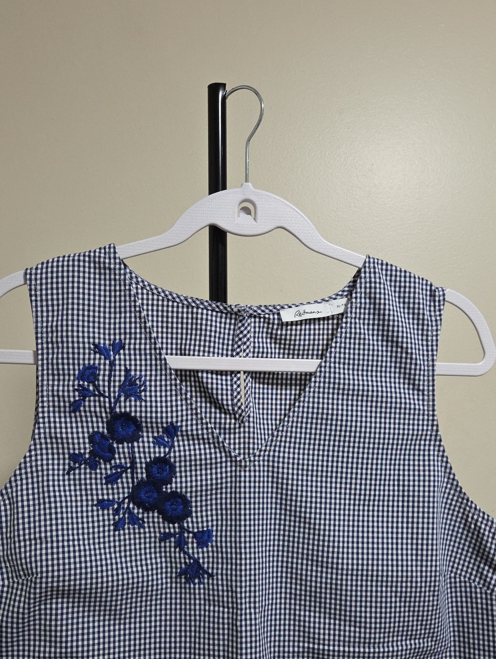 Reitmans Sleeveless Top - Picture 2 of 7